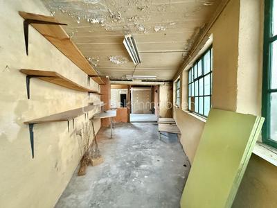 Local commercial - 144 m² - 3 pièces