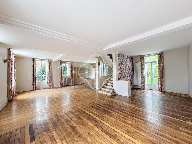 Maison - 225 m² - 8 pièces