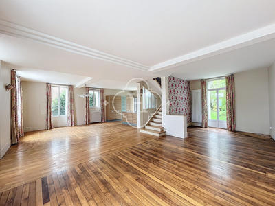 Maison - 225 m² - 8 pièces