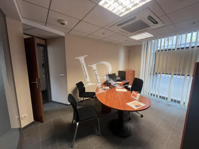 Local commercial - 188 m² - 9 pièces