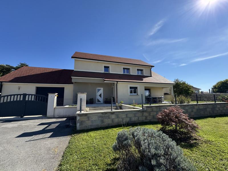 Maison - 162 m² - 8 pièces