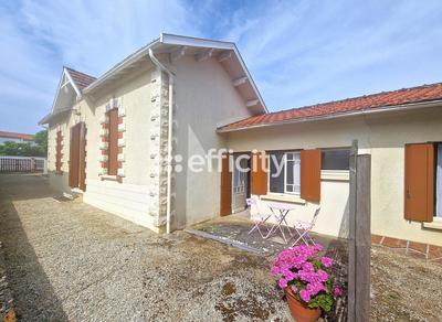 Maison - 210 m² - 10 pièces