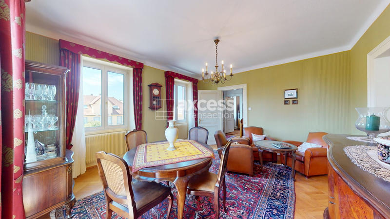 Maison - 234 m² - 10 pièces
