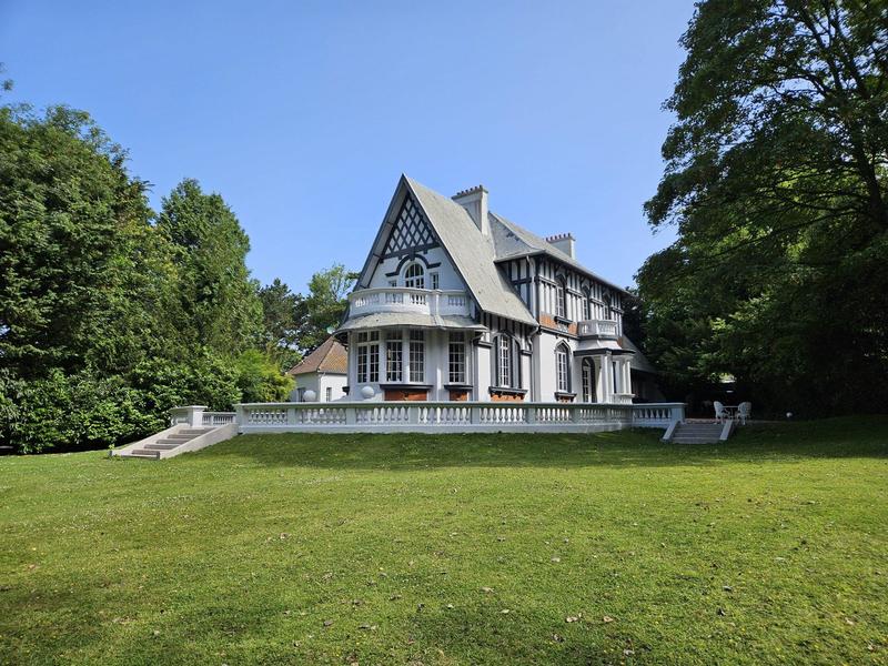 Maison - 297 m² - 8 pièces