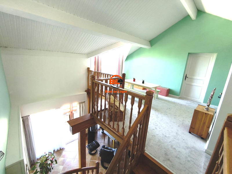 Villa - 223 m² - 9 pièces