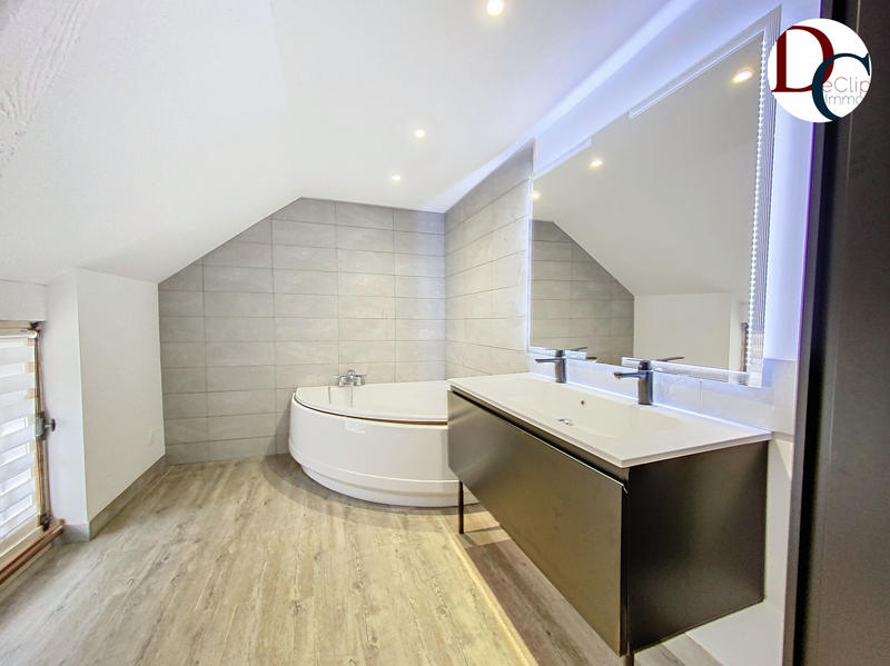 Maison - 465 m² - 13 pièces