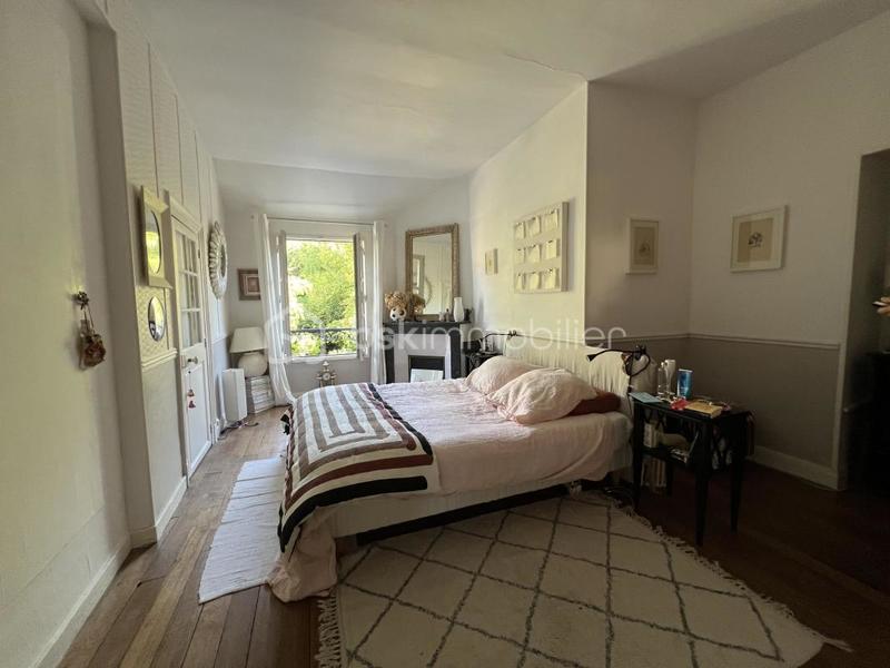 Demeure - 180 m² - 9 pièces