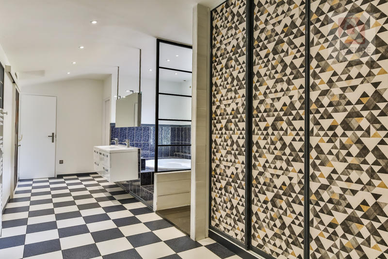 Maison - 402 m² - 8 pièces