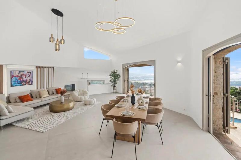 Maison - 307 m² - 7 pièces