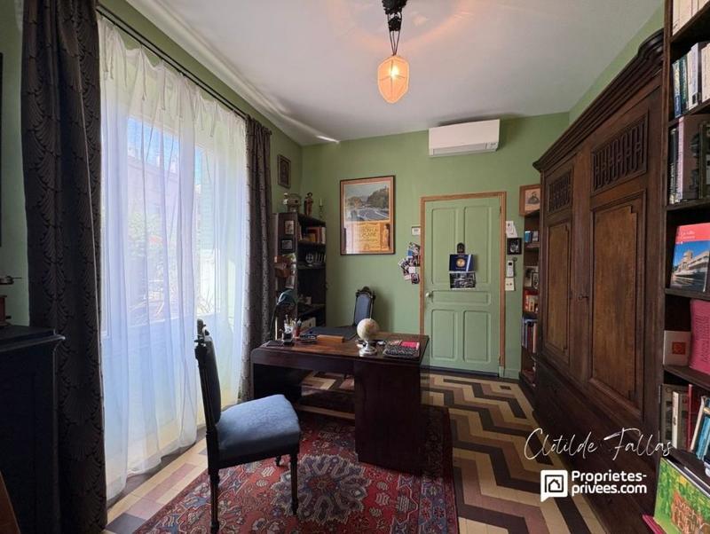 Maison - 254 m² - 10 pièces