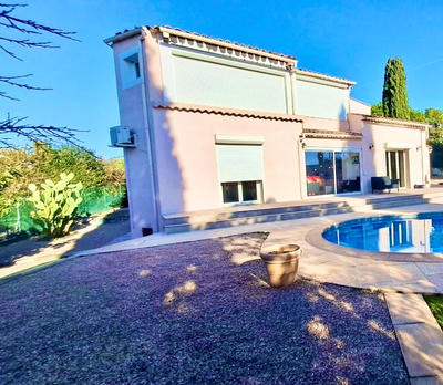 Villa - 245 m² - 6 pièces