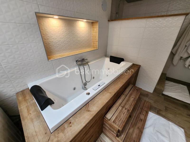 Immeuble - 216 m² - 8 pièces