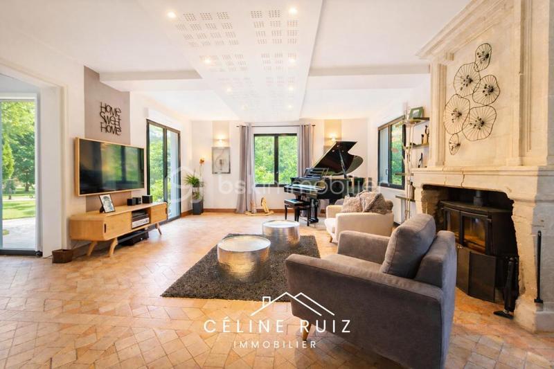 Propriété - 255 m² - 8 pièces