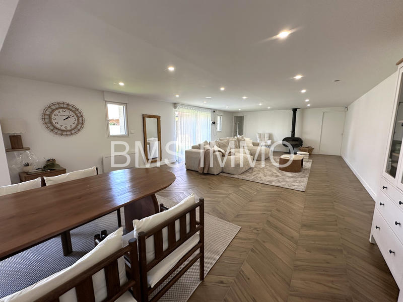 Maison - 251 m² - 6 pièces