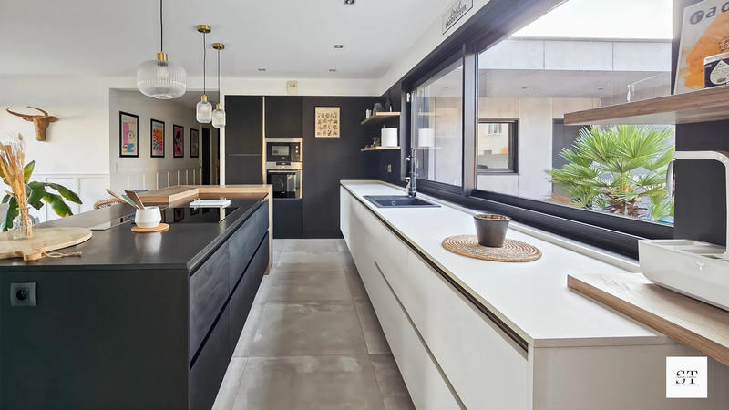 Maison - 216 m² - 8 pièces