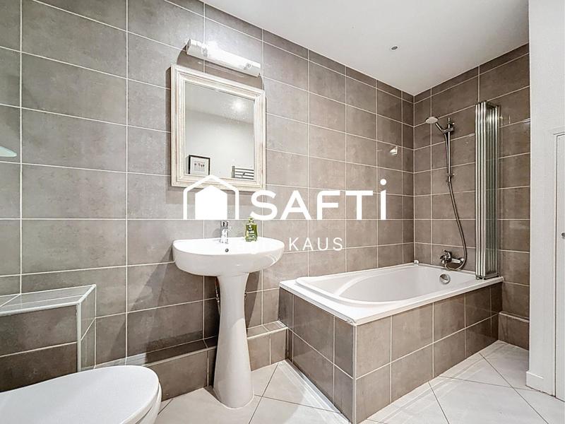 Maison - 300 m² - 12 pièces