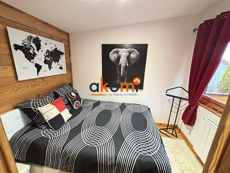 Maison traditionnelle - 241 m² - 10 pièces