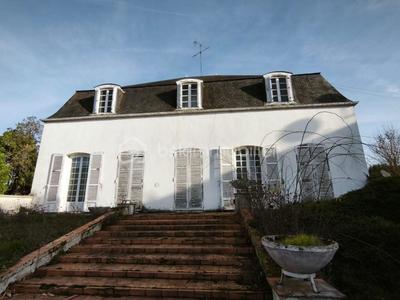 Maison de maîtres - 317 m² - 10 pièces