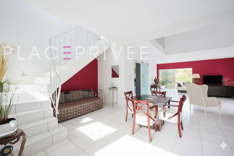 Maison - 225 m² - 7 pièces