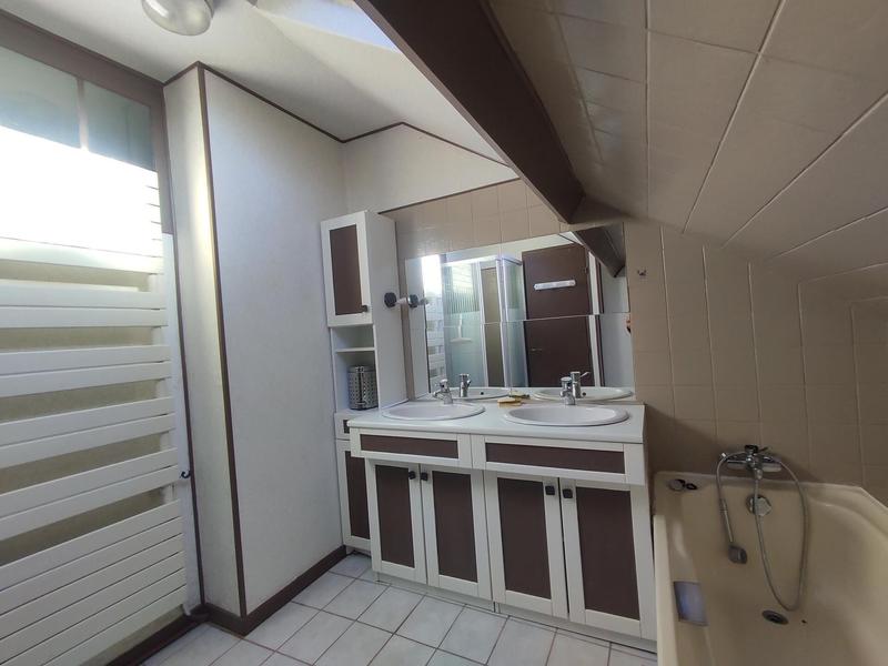 Maison - 215 m² - 8 pièces