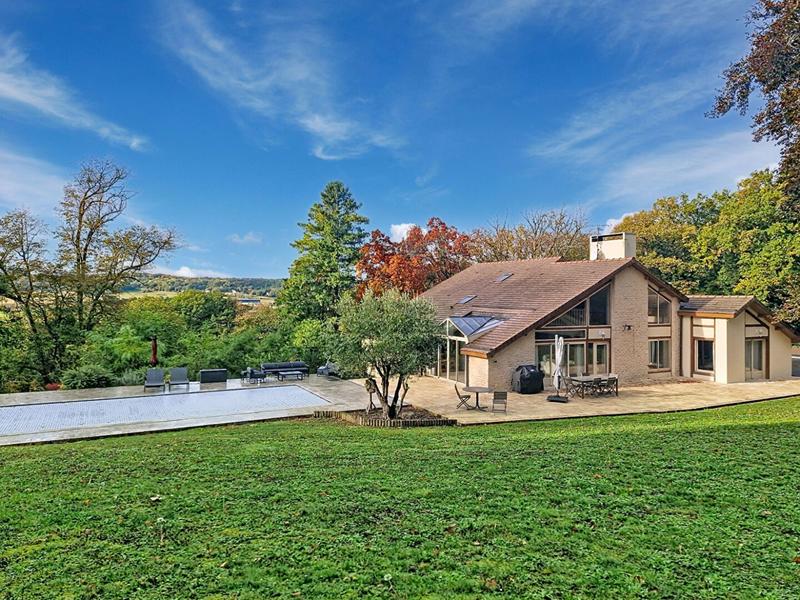 Maison - 400 m² - 11 pièces