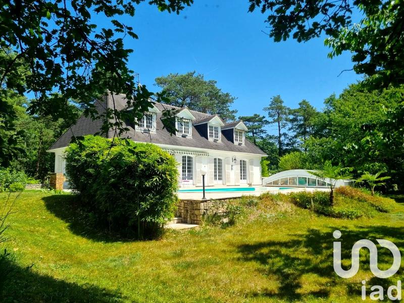 Maison - 220 m² - 9 pièces