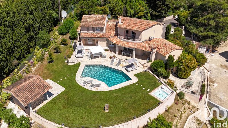 Maison - 186 m² - 6 pièces