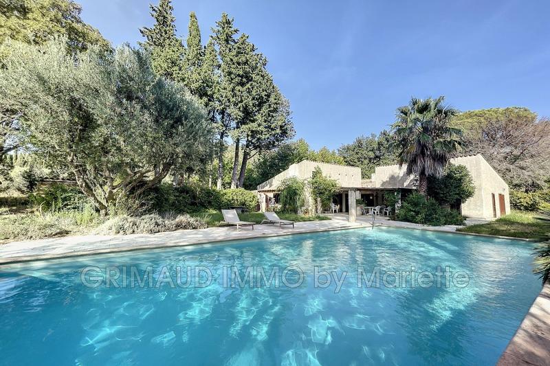 Maison - 205 m² - 10 pièces