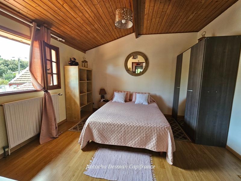 Maison - 229 m² - 9 pièces