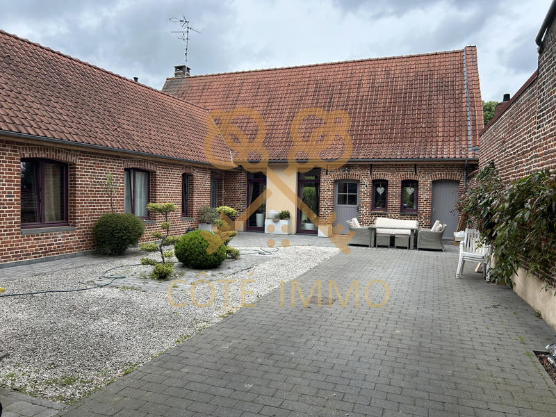 Maison - 236 m² - 8 pièces