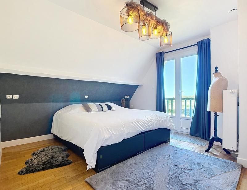 Maison - 266 m² - 8 pièces