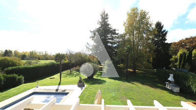 Maison - 233 m² - 12 pièces