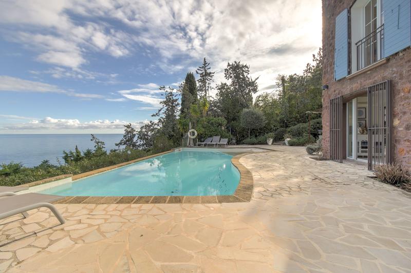 Maison - 261 m² - 6 pièces