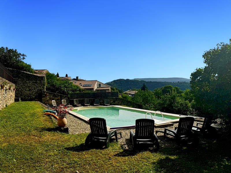 Maison - 253 m² - 13 pièces