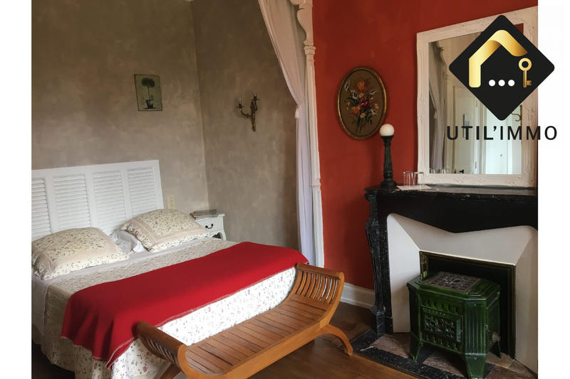 Maison - 1 062 m² - 13 pièces