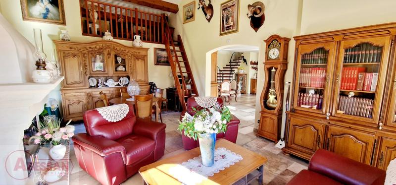 Maison - 201 m² - 5 pièces