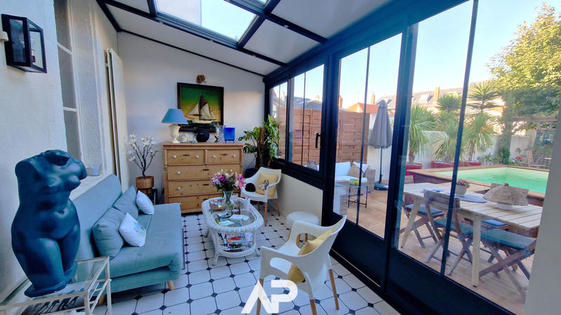 Maison - 181 m² - 8 pièces