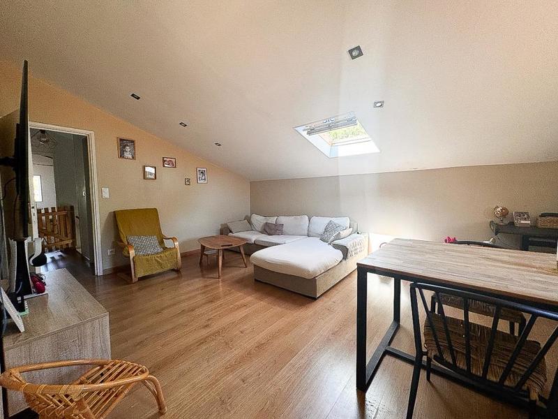 Maison - 204 m² - 9 pièces