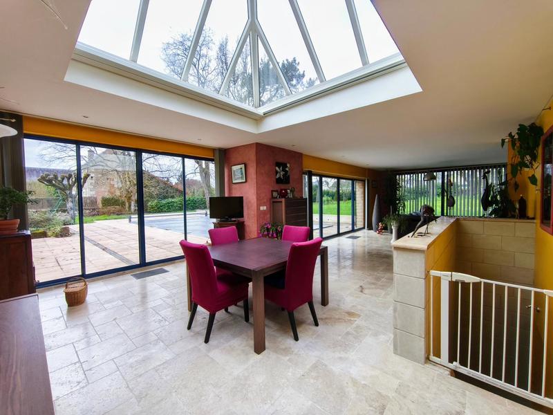 Maison - 245 m² - 8 pièces
