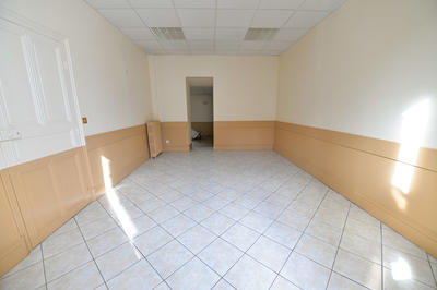 Local commercial - 75 m² - 3 pièces