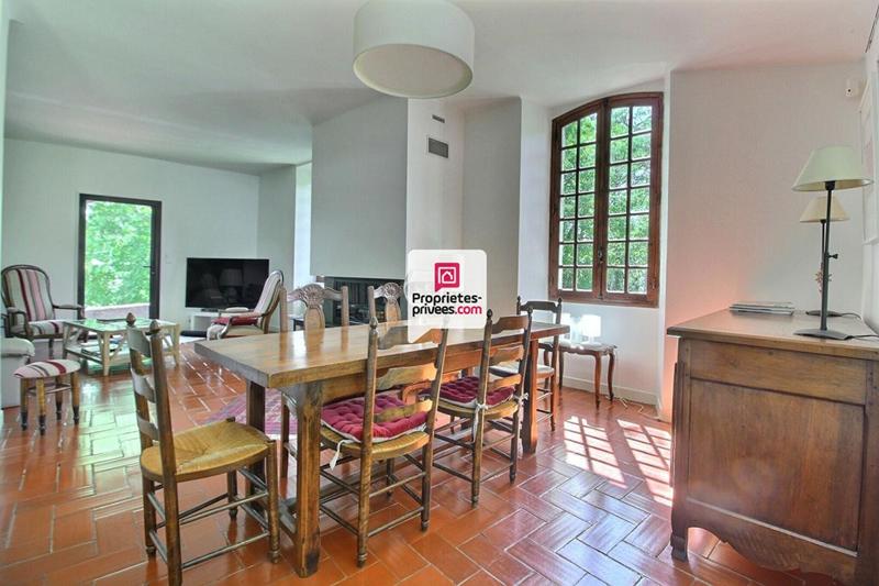 Maison - 220 m² - 8 pièces