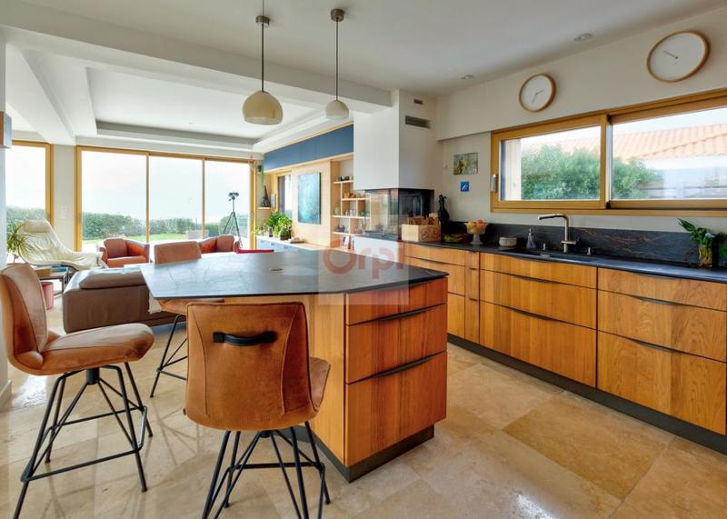 Maison d'architecte - 281 m² - 9 pièces