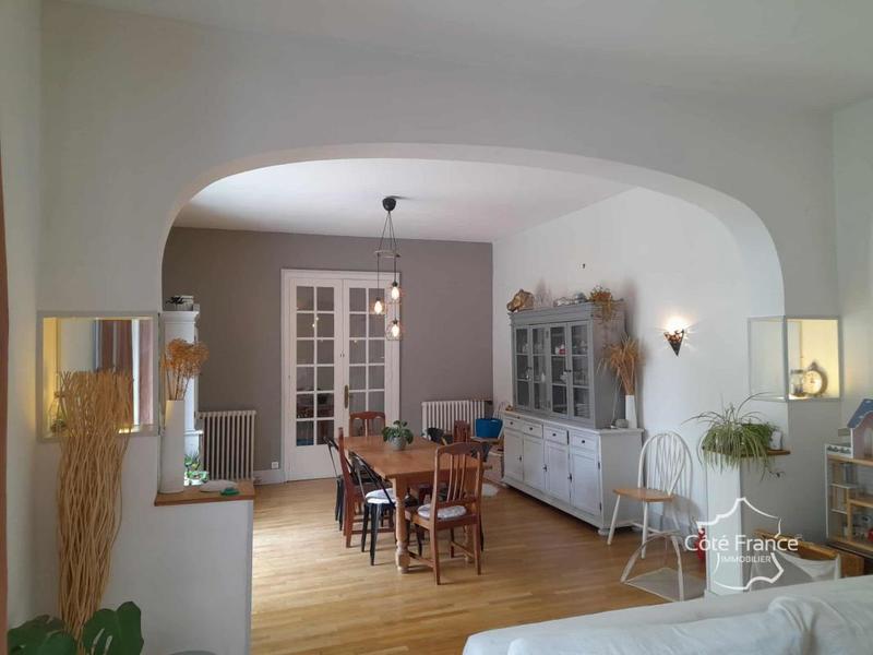 Propriété - 300 m² - 11 pièces