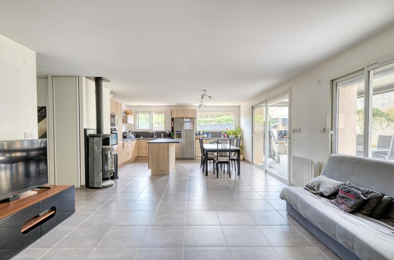 Maison traditionnelle - 217 m² - 11 pièces