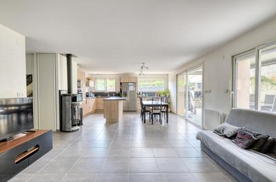 Maison traditionnelle - 217 m² - 11 pièces