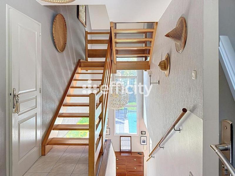 Maison - 165 m² - 7 pièces