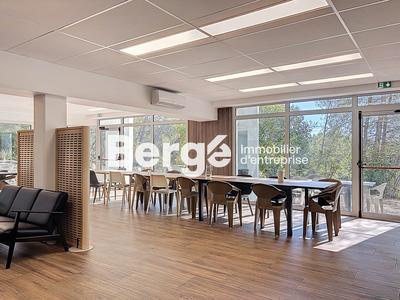 Bureau - 725 m² - 1 pièce