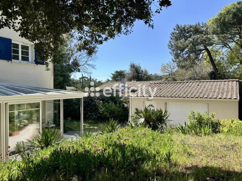 Maison - 165 m² - 9 pièces