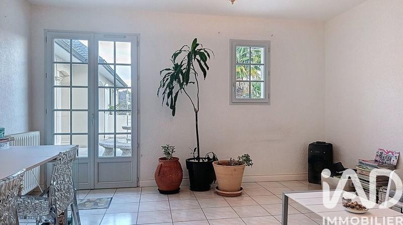 Maison - 230 m² - 7 pièces