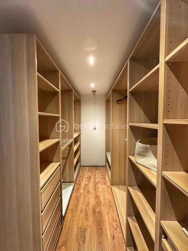 Propriété - 220 m² - 6 pièces